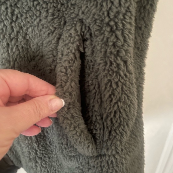 Women’s zip up Sherpa Vest 1XL - Picture 3 of 12